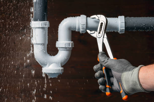 Professional Leak Detection technician working in Miami Gardens, FL